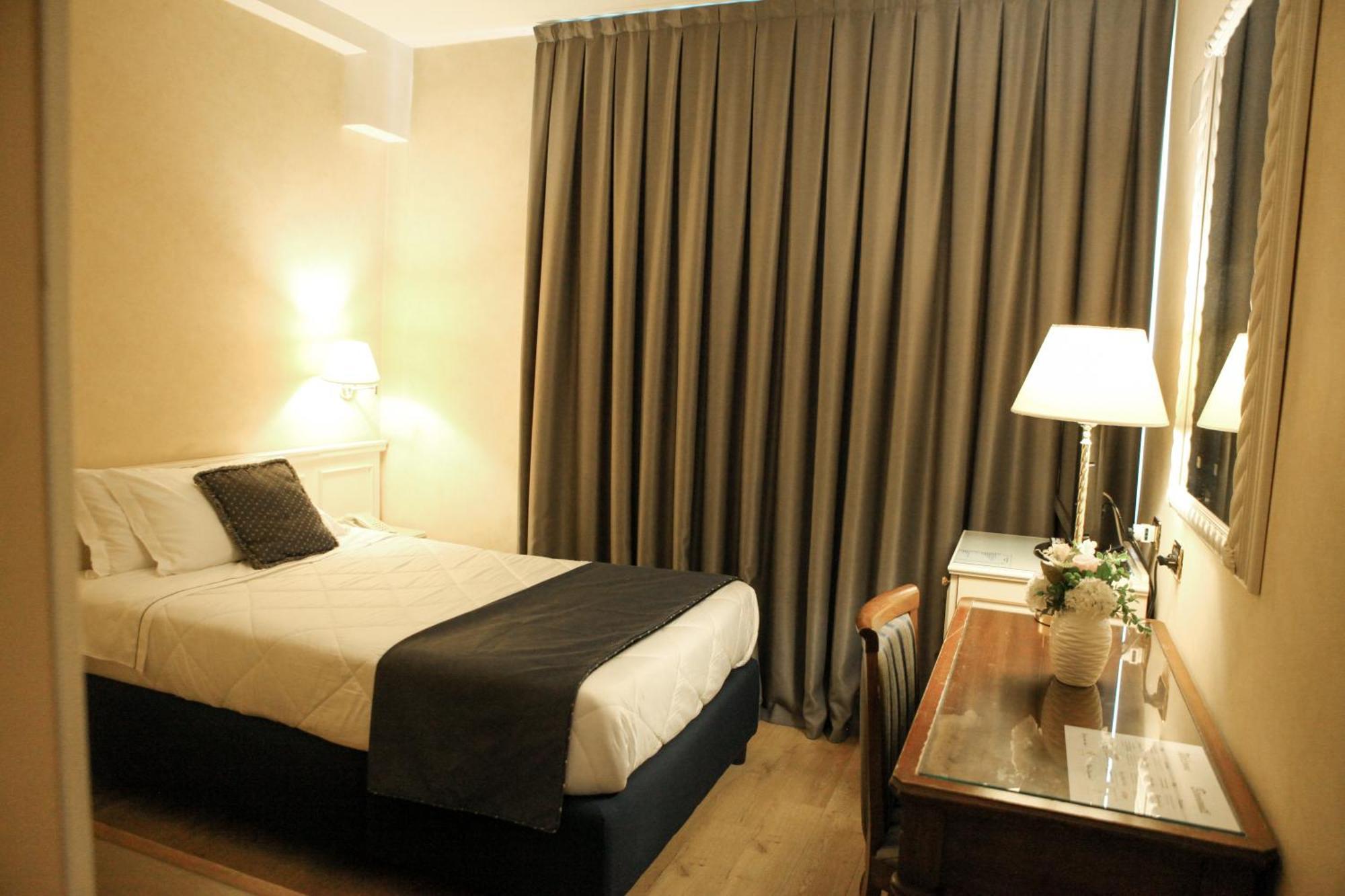 Hotel I Gigli Нола Екстериор снимка